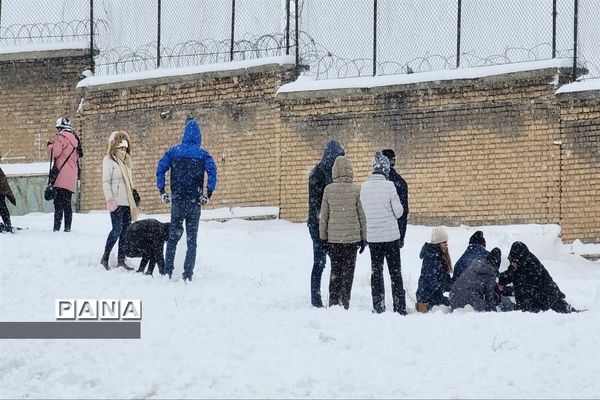 حال و هوای تهرانی ها در یک روز برفی