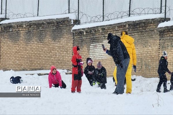 حال و هوای تهرانی ها در یک روز برفی