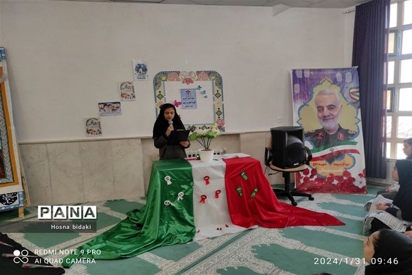 برگزاری جشن دهه فجر در دبیرستان نمونه دولتی نجابت و فرزانگان