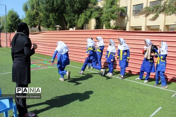 افتتاحیه جشنواره فرهنگی و هنری دبستان امید انقلاب ( شاهد دختران شهرستان بوشهر)