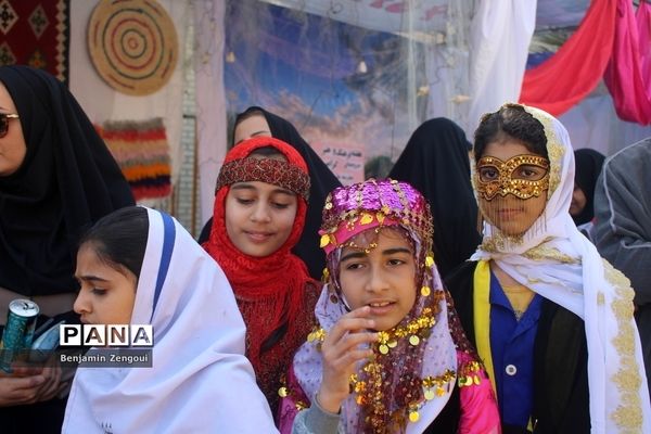 افتتاحیه جشنواره فرهنگی و هنری دبستان امید انقلاب ( شاهد دختران شهرستان بوشهر)