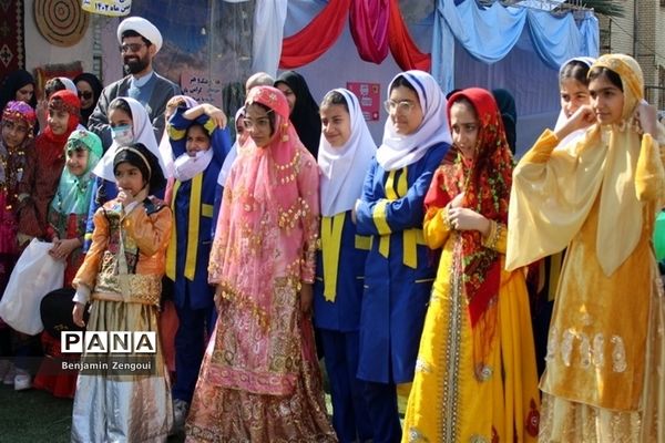 افتتاحیه جشنواره فرهنگی و هنری دبستان امید انقلاب ( شاهد دختران شهرستان بوشهر)