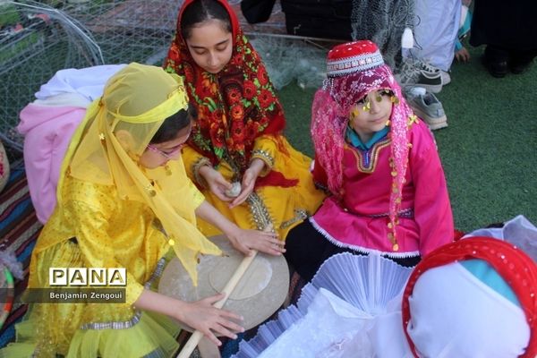 افتتاحیه جشنواره فرهنگی و هنری دبستان امید انقلاب ( شاهد دختران شهرستان بوشهر)