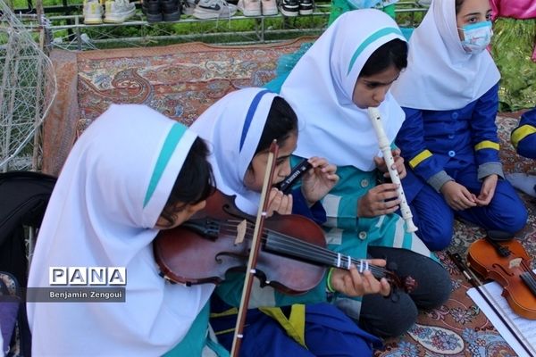 افتتاحیه جشنواره فرهنگی و هنری دبستان امید انقلاب ( شاهد دختران شهرستان بوشهر)