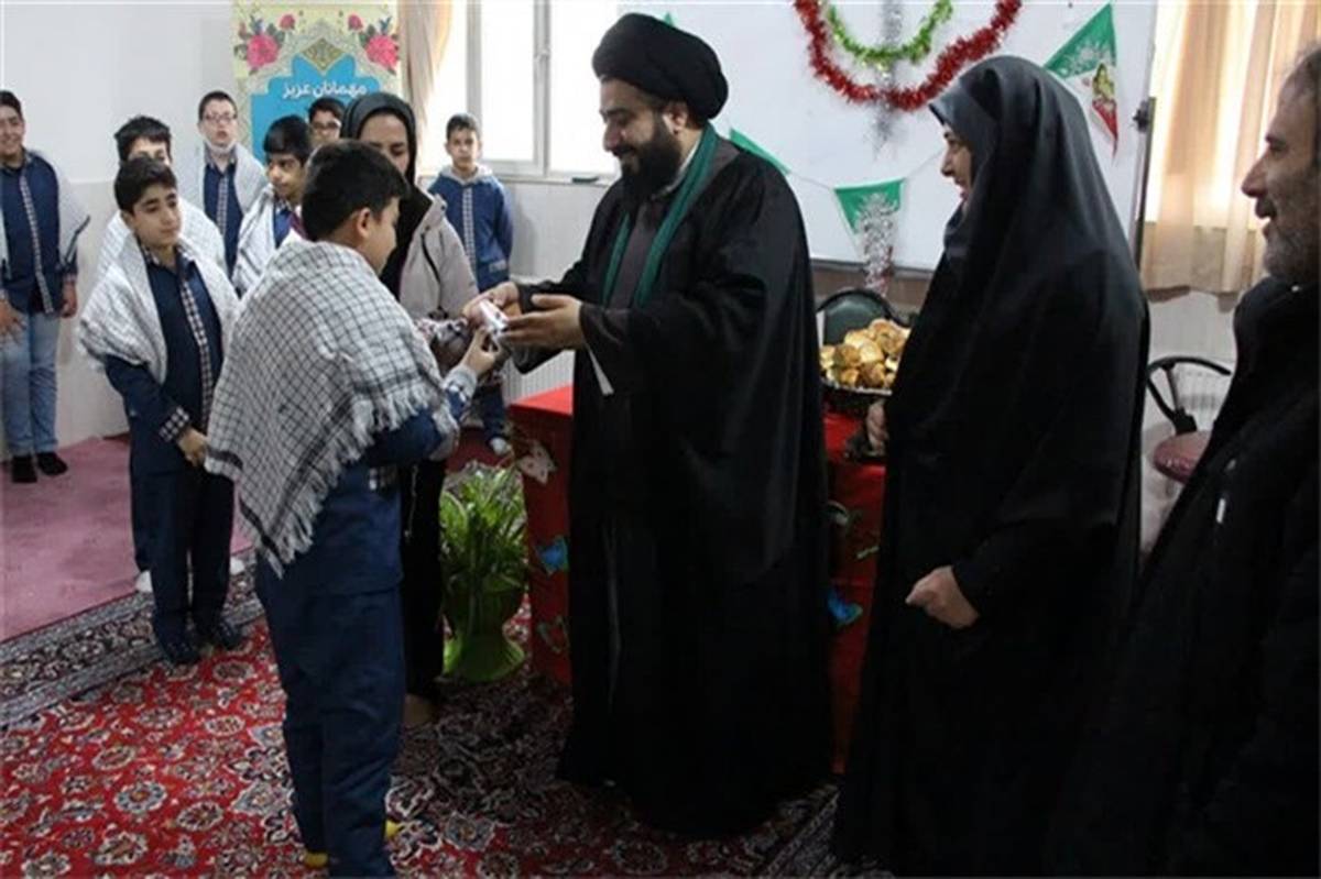 تلاش جهادی برای انس نوجوانان و جوانان با ارزش‌های دینی و اخلاقی، ازمهم‌ترین دستاوردهای انقلاب اسلامی است