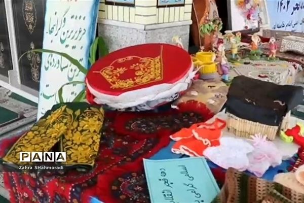 برگزاری نمایشگاه دستاوردهای بانوان فرهنگی شهرستان بافت به مناسبت دهه فجر/فیلم