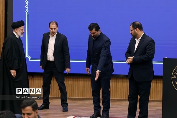 مراسم تجلیل از مدال‌آوران المپیادهای علمی جهانی و احیای باشگاه دانش‌پژوهان جهان