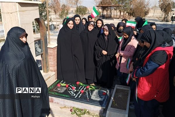 مراسم دهه فجر با راهپیمایی دانش‌آموزان آموزشگاه شبانه روزی حضرت زهرا (س) جوادآباد