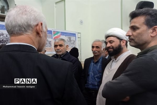 برپایی نمایشگاه عکس انقلاب اسلامی در کاشمر