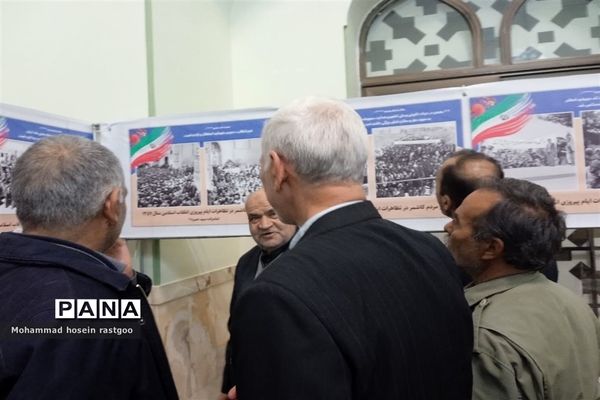 برپایی نمایشگاه عکس انقلاب اسلامی در کاشمر