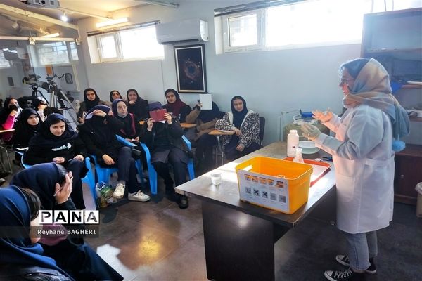 حضور دانش‌آموزان دبیرستان هوشنگی در اردوی علمی رصد خانه دانشگاه فردوسی مشهد