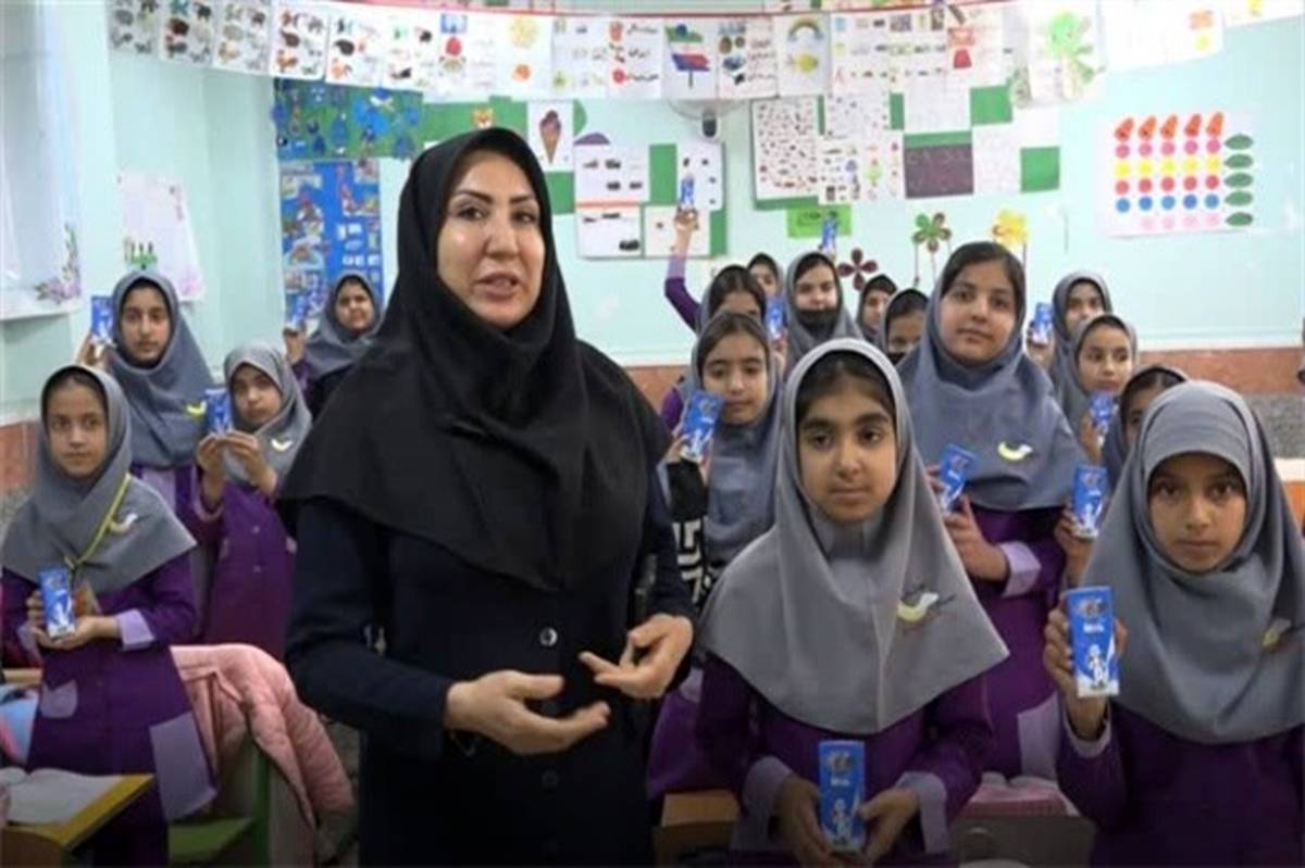 توزیع شیر در بین۲۰هزار دانش آموز ابتدایی در دشتستان  ( فیلم )