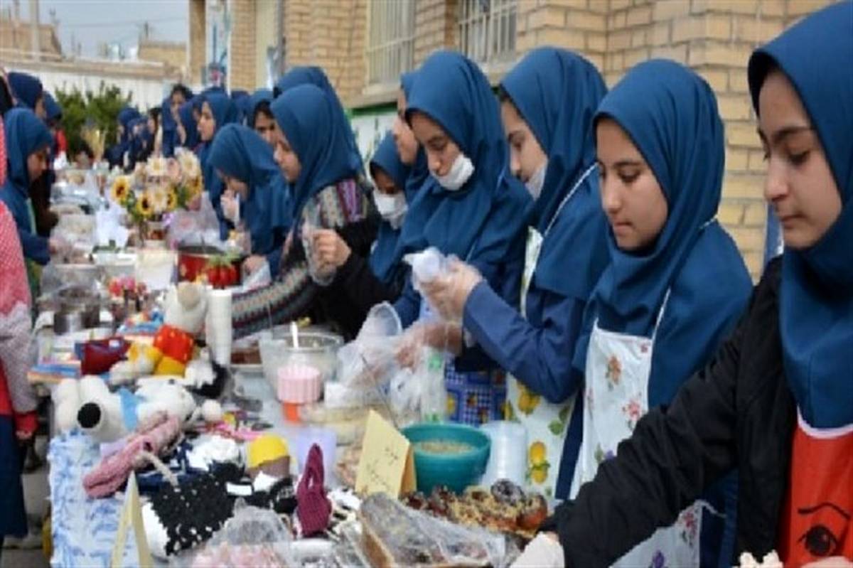 برپایی بازارچه دانشآموزی در مدرسه شهید حسن قربانی