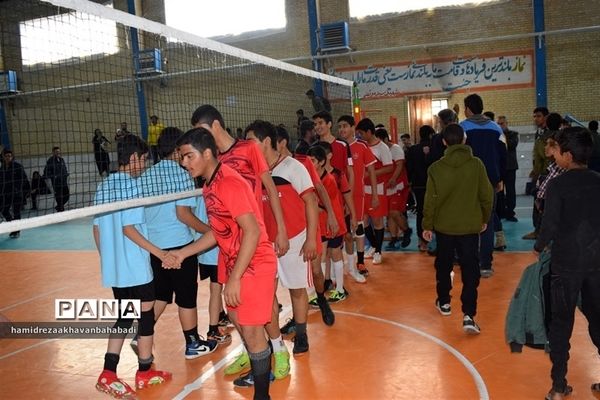 تیم والیبال شهید نظری دبیرستان ابن سینا بهاباد قهرمان مسابقات والیبال جام فجر شد