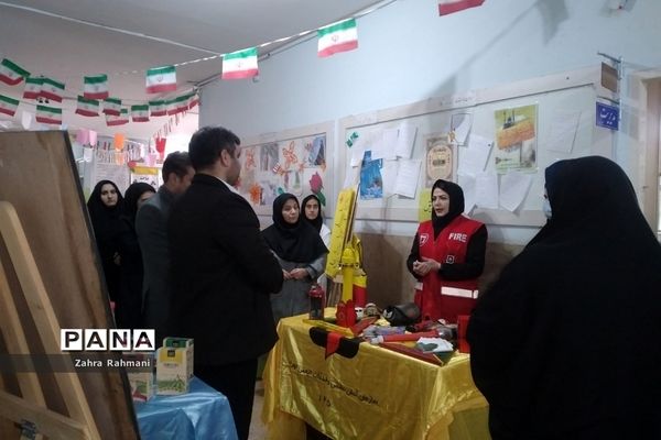 برگزاری مانور یاوران انقلاب در دبیرستان حجاب ناحیه یک شهرری