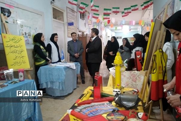 برگزاری مانور یاوران انقلاب در دبیرستان حجاب ناحیه یک شهرری