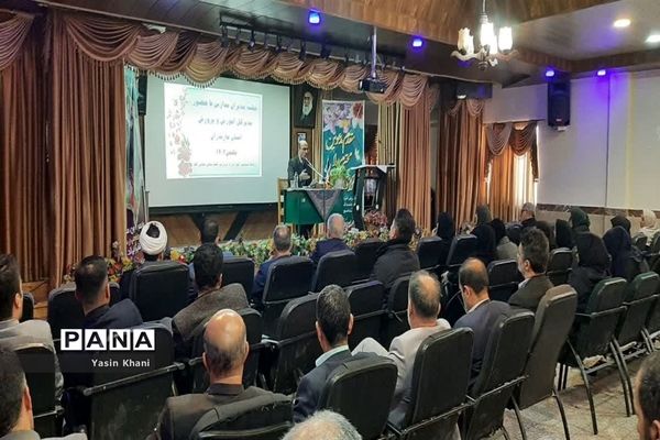 نشست صمیمی مدیرکل آموزش و پرورش مازندران با مدیران مدارس شهرستان عباس‌آباد