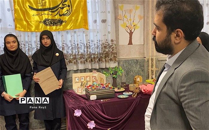 نمایشگاه مدرسه انقلاب نوعی جهاد تبیین است