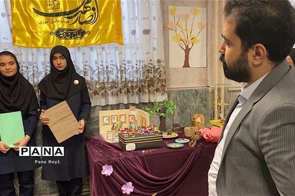 نمایشگاه مدرسه انقلاب نوعی جهاد تبیین است