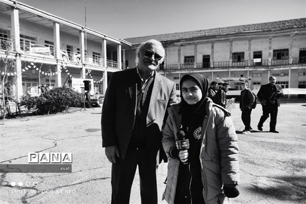 افتتاحیه جشنواره شصت برگ به یاد قصه‌های مجید در دبیرستان شهید حلبیان ناحیه ۴