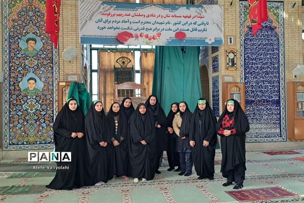 غبار روبی قبور شهدا به‌مناسبت دهه فجر در مهریز