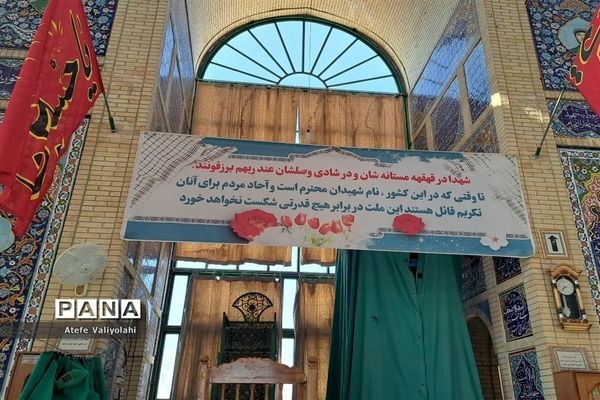 غبار روبی قبور شهدا به‌مناسبت دهه فجر در مهریز