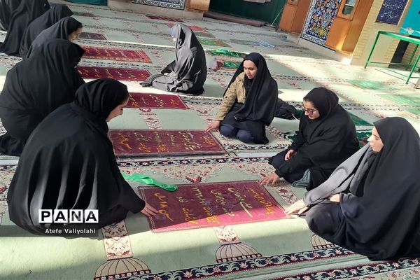غبار روبی قبور شهدا به‌مناسبت دهه فجر در مهریز