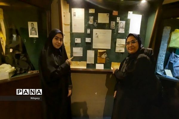 بازدید دانش‌آموزان دبیرستان حجاب از موزه عبرت