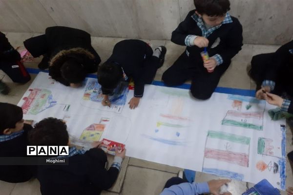نقاشی همگانی در دبستان احمد معینی منطقه ۱۳