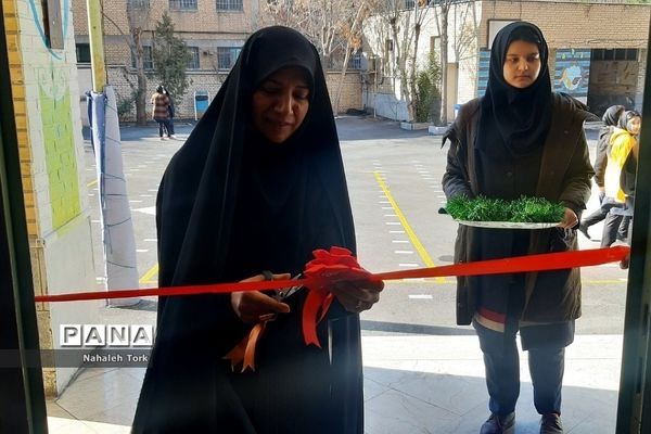 برگزاری نمایشگاه فرهنگ و هنر در هنرستان ایثار۲ ناحیه یک شهرری