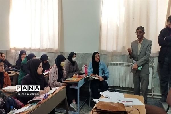حضور مدیر سازمان دانش‌آموزی استان اصفهان در برنامه رادیو‌ کاشان وبازدید از مدارس کاشان در دهه فجر