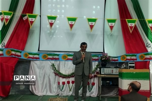 حضور مدیر سازمان دانش‌آموزی استان اصفهان در برنامه رادیو‌ کاشان وبازدید از مدارس کاشان در دهه فجر