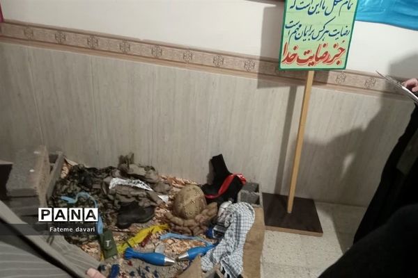 حضور دبیرکل اتحادیه انجمن های اسلامی دانش آموزان کشور در نمایشگاه مدرسه انقلاب