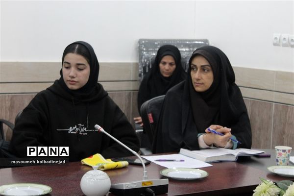 نشست تشکل های دانش‌آموزی با مدیرآموزش و پرورش گلوگاه