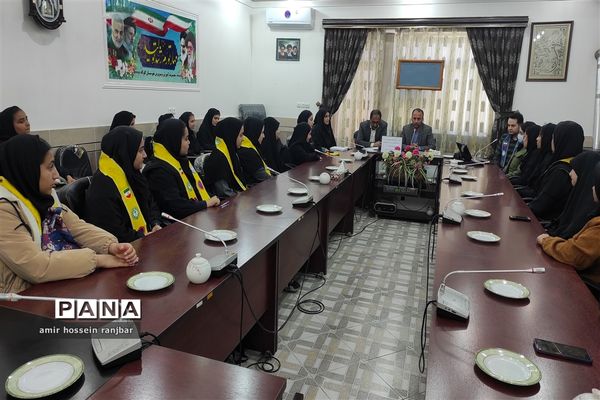 نشست تشکل های دانش‌آموزی با مدیرآموزش و پرورش گلوگاه
