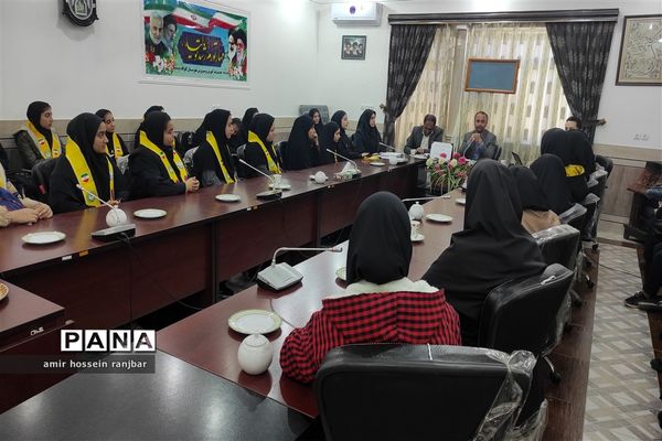 نشست تشکل های دانش‌آموزی با مدیرآموزش و پرورش گلوگاه
