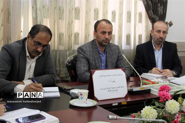 نشست تشکل های دانش‌آموزی با مدیرآموزش و پرورش گلوگاه
