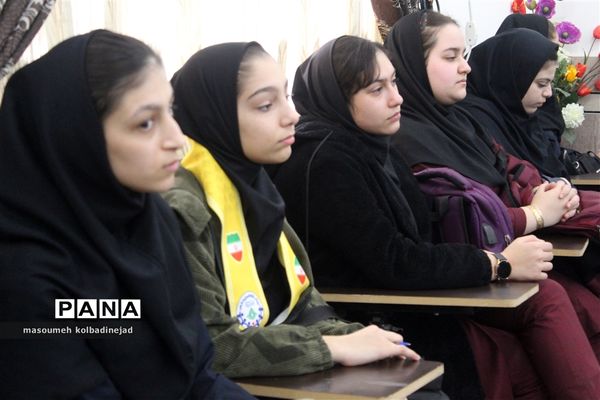 نشست تشکل های دانش‌آموزی با مدیرآموزش و پرورش گلوگاه