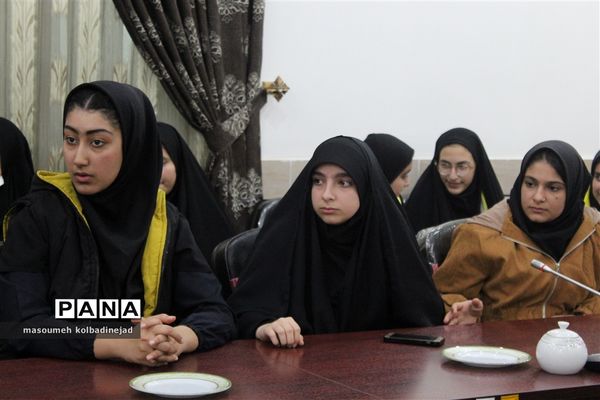 نشست تشکل های دانش‌آموزی با مدیرآموزش و پرورش گلوگاه
