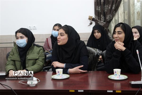 نشست تشکل های دانش‌آموزی با مدیرآموزش و پرورش گلوگاه