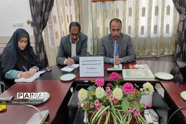 نشست تشکل های دانش‌آموزی با مدیرآموزش و پرورش گلوگاه