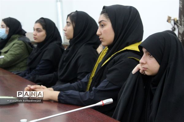 نشست تشکل های دانش‌آموزی با مدیرآموزش و پرورش گلوگاه