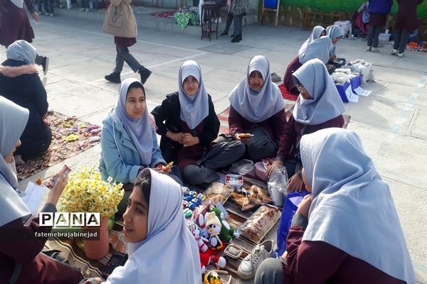 برگزاری بازراچه دانش‌آموزی در دبستان فاطمیه ابرکوه