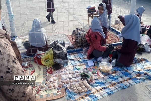 برگزاری بازراچه دانش‌آموزی در دبستان فاطمیه ابرکوه