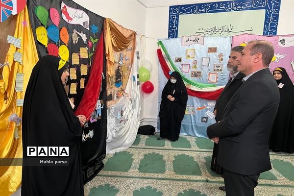 افتتاحیه نمایشگاه مدرسه انقلاب