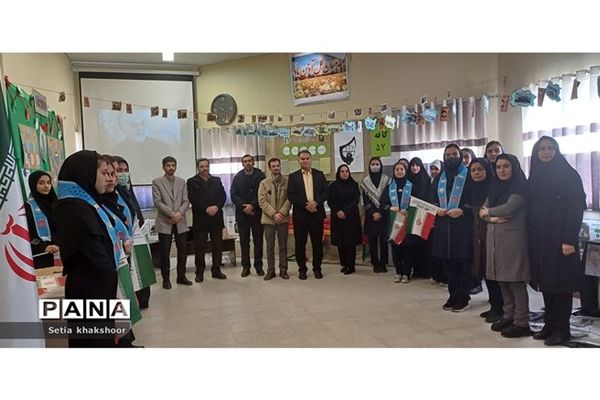 بازدید مدیر آموزش و پرورش شهرستان شیروان از نمایشگاه انقلاب در دبیرستان فرزانگان ۲/ فیلم