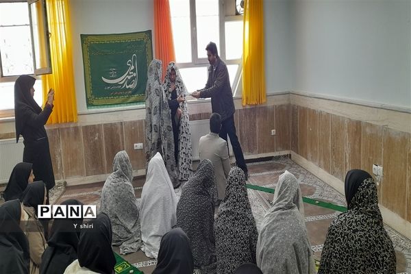 نمایشگاه دانش‌‎آموزی از جنس انقلاب