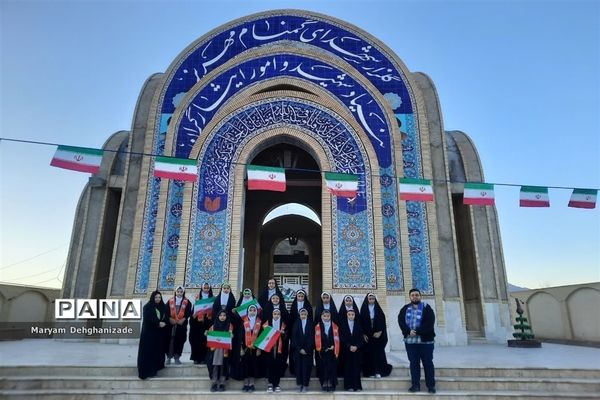 غبارروبی قبور شهدا به مناسبت دهه فجر ، دبستان شهید حسین زارع زاده مهریز