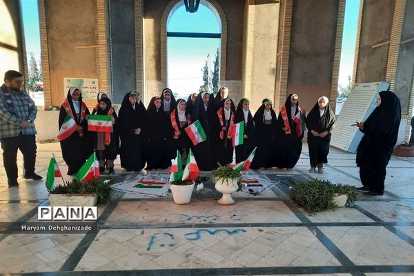 غبارروبی قبور شهدا به مناسبت دهه فجر ، دبستان شهید حسین زارع زاده مهریز