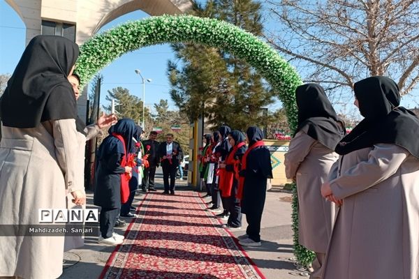 زنگ کارآفرینی در دبیرستان آرمینه مصلی نژاد